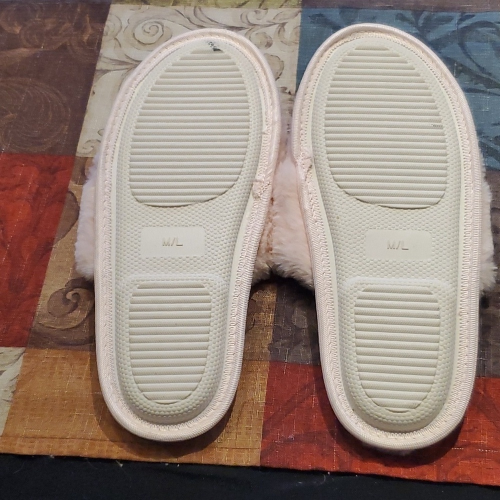 Splendid Slippers Size M/L - Picture 4 of 4